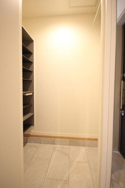 ��ʌ��t�����s��}�̃}���V�����̎��[