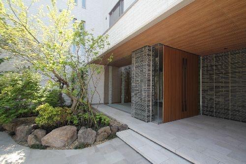 ��ʌ��t�����s��}�̃}���V�����̃G���g�����X