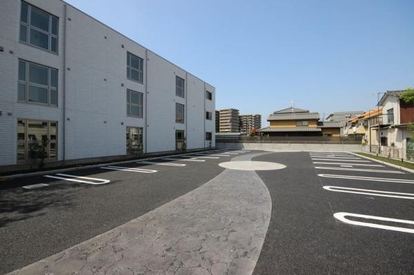 ��ʌ��t�����s��}�̃}���V�����̒��ԏ�