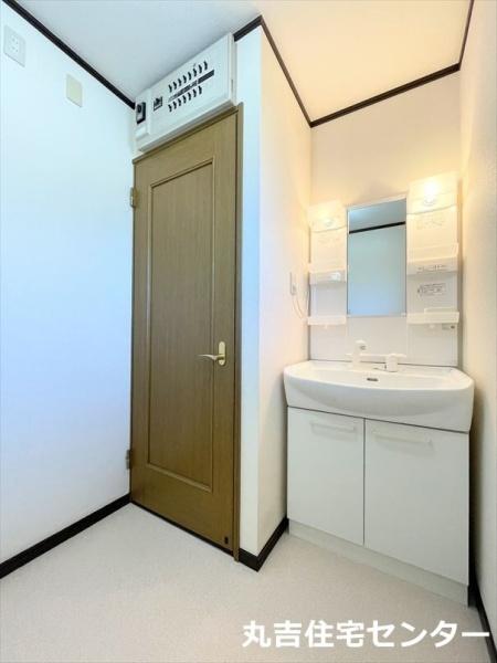 ��ʌ��t�����s�唨�̃}���V�����̐��ʏ�