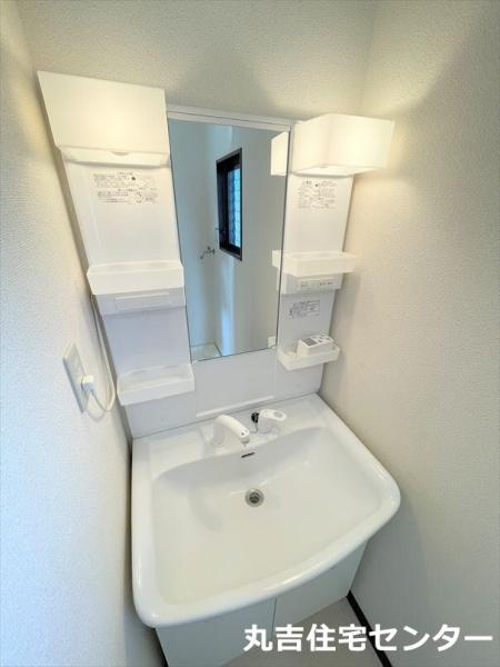 ��ʌ��t�����s�唨�̃}���V�����̐��ʏ�