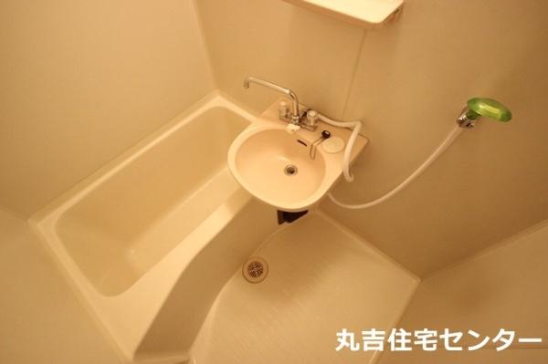 ��ʌ��t�����s��}�̃A�p�[�g�̃o�X