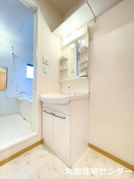 ��ʌ��z�J�s�厚�����̃A�p�[�g�̐��ʏ�