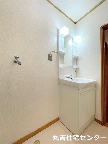 ��ʌ��z�J�s��ԑ䐼�S���ڂ̃A�p�[�g�̐��ʏ�