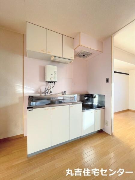 ��ʌ��t�����s�唨�̃A�p�[�g�̃L�b�`��