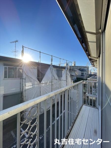 ��ʌ��t�����s�唨�̃A�p�[�g�̃o���R�j�[