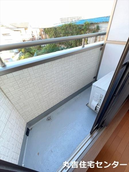 ��ʌ��t�����s���̃A�p�[�g�̃o���R�j�[