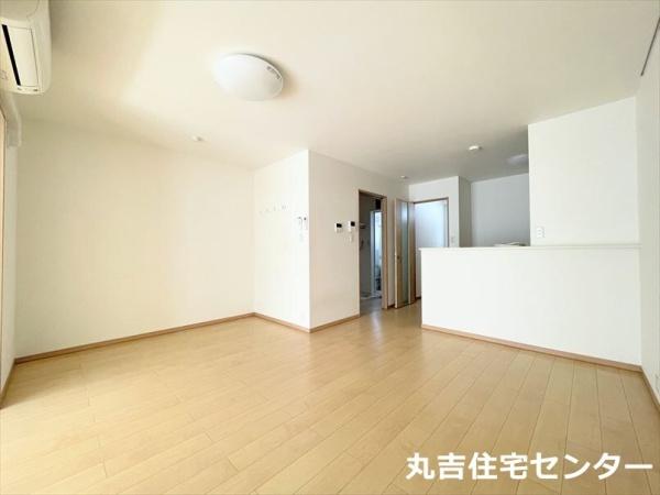 ��ʌ��z�J�s��ԑ䐼�Q���ڂ̃A�p�[�g�̋����E���r���O