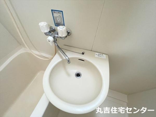 ��ʌ��z�J�s��ԑ䐼�Q���ڂ̃A�p�[�g�̐��ʏ�