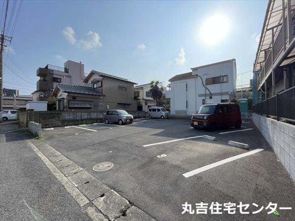 ��ʌ��z�J�s�厚�܎R�̃A�p�[�g�̒��ԏ�